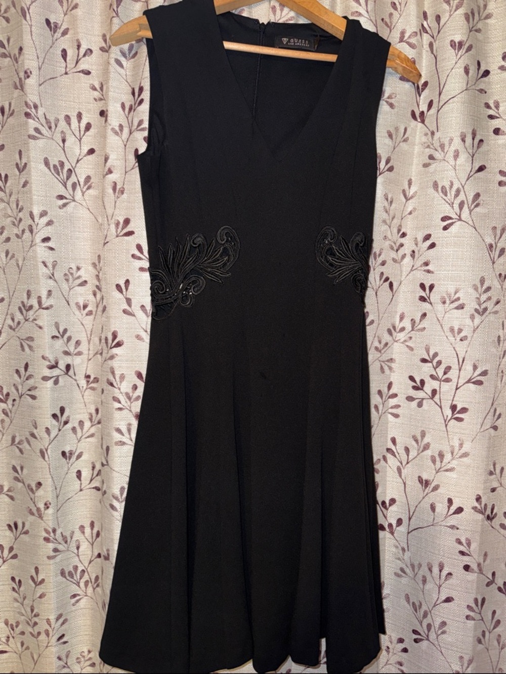 Elegant Guess Black Sleeveless V-Neck Dress